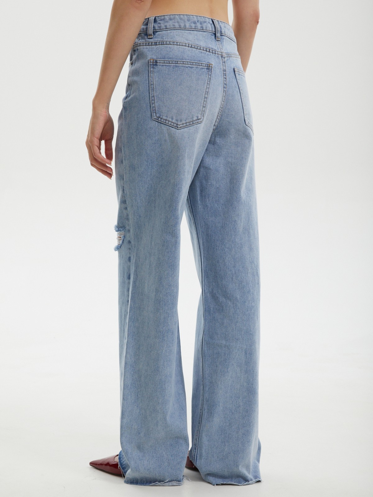 Рваные джинсы силуэта Wide