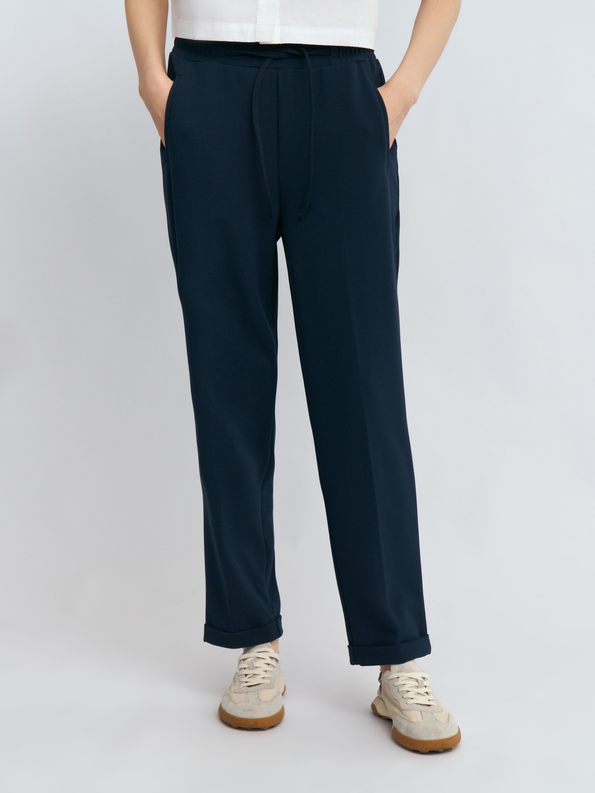 Брюки-джоггеры на резинке со стрелками