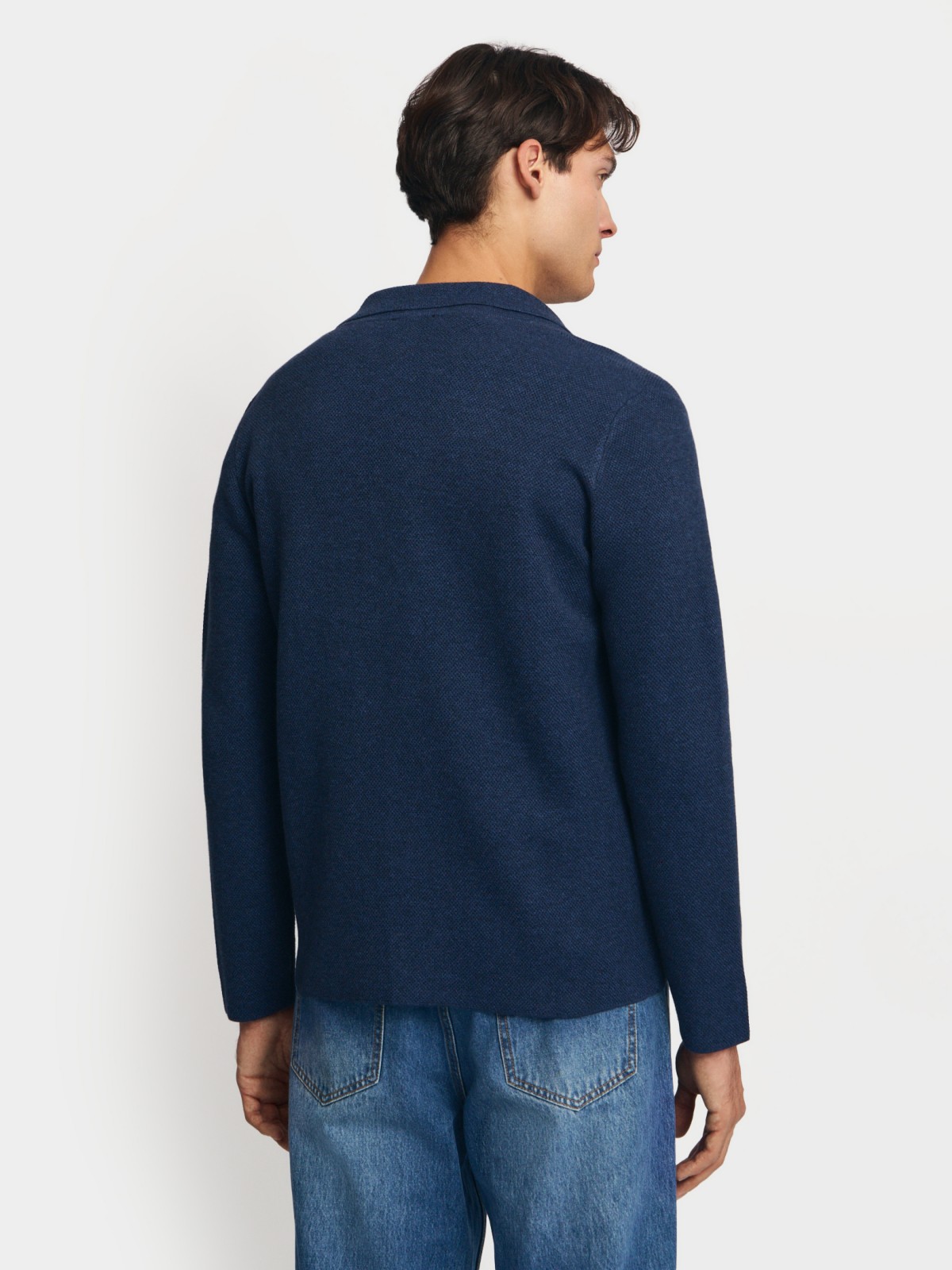 Вязаный кардиган на пуговицах с воротником и карманами