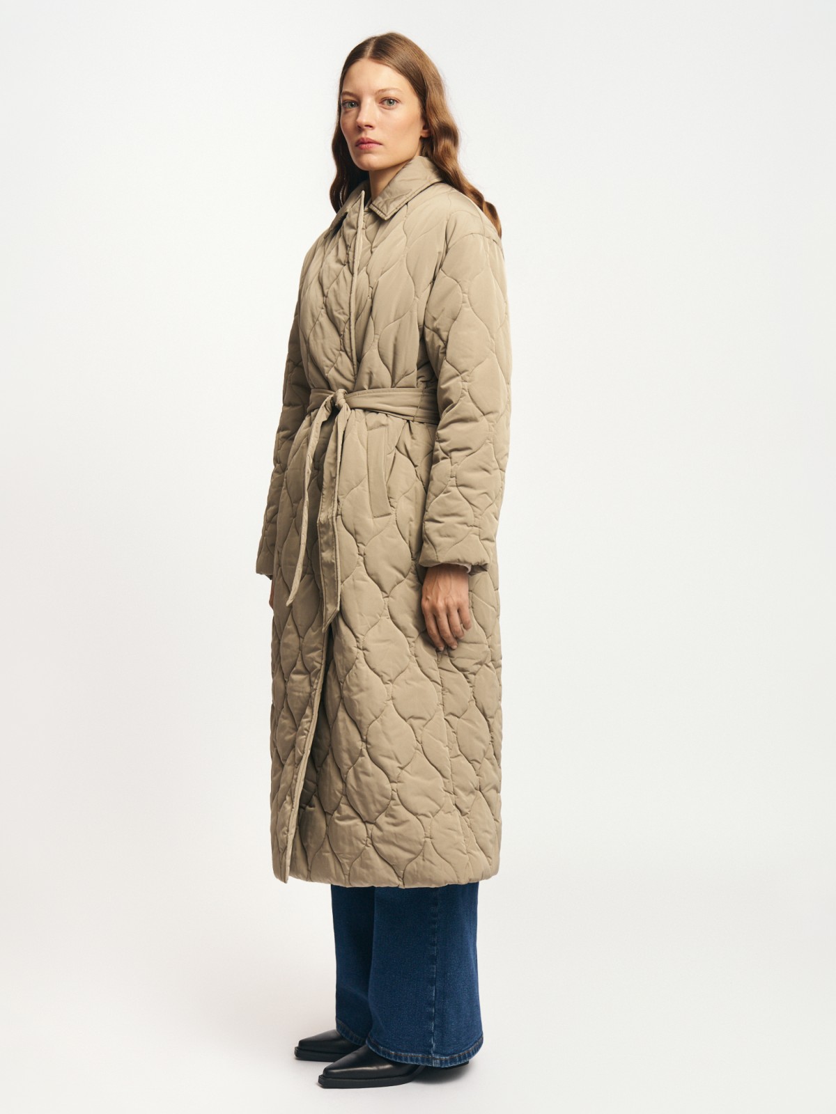 Утеплённая стёганая куртка-пальто с поясом