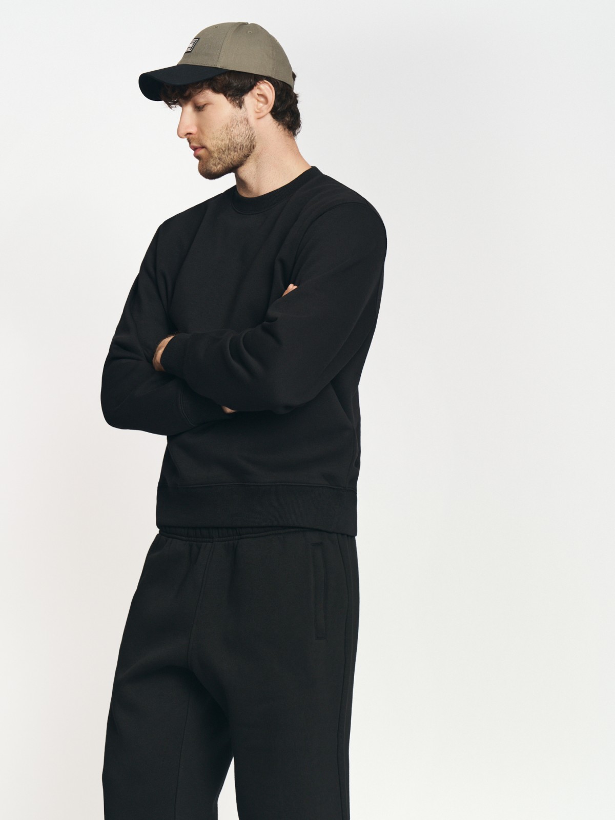 Утеплённый свитшот прямого кроя с длинным рукавом