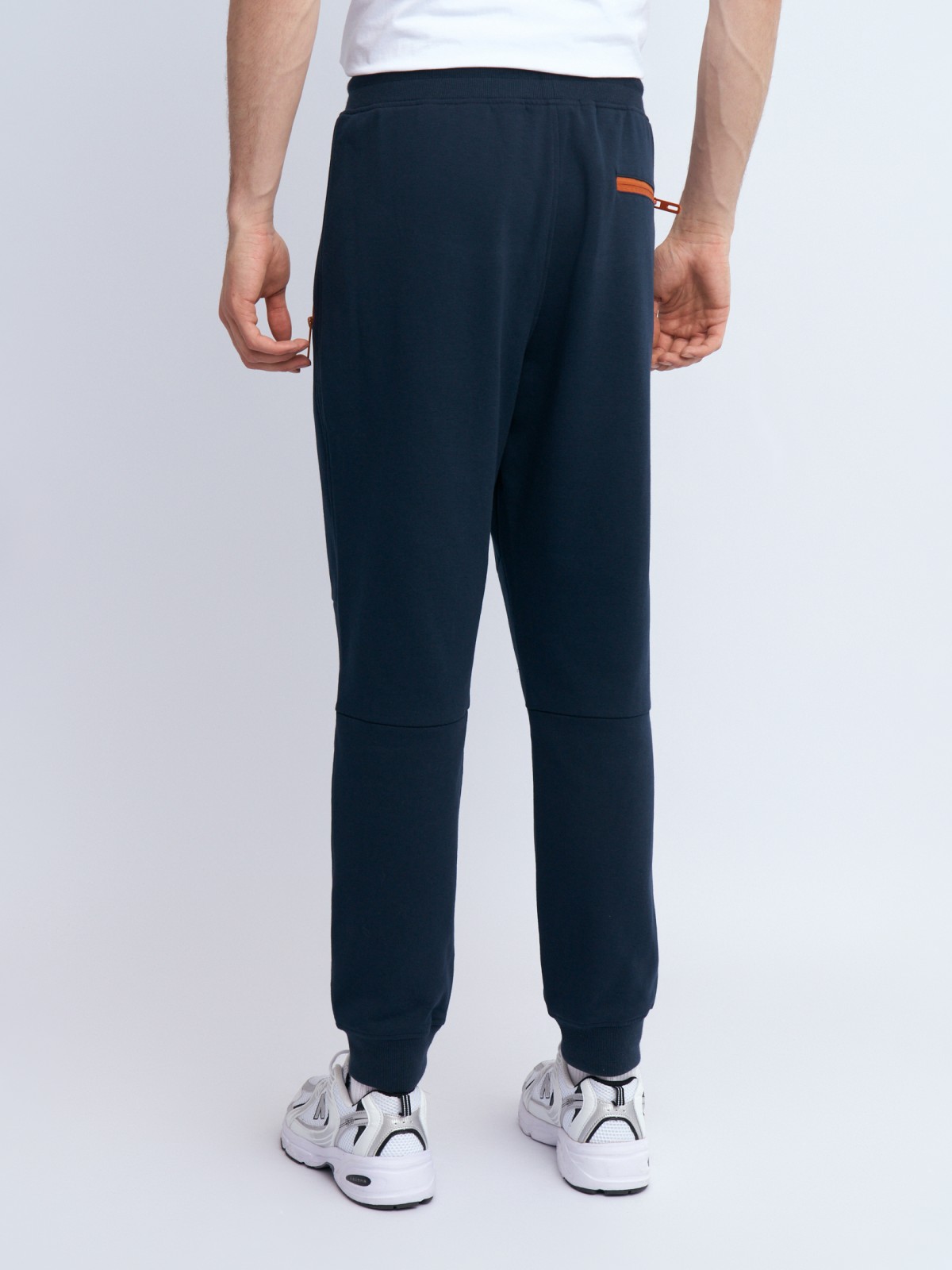 Трикотажные брюки-джоггеры в спортивном стиле