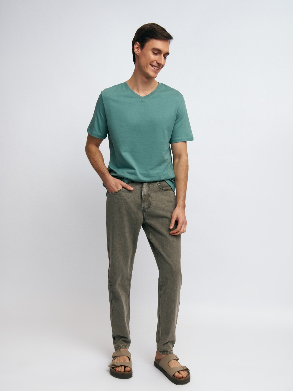 Футболка из хлопка с треугольным вырезом