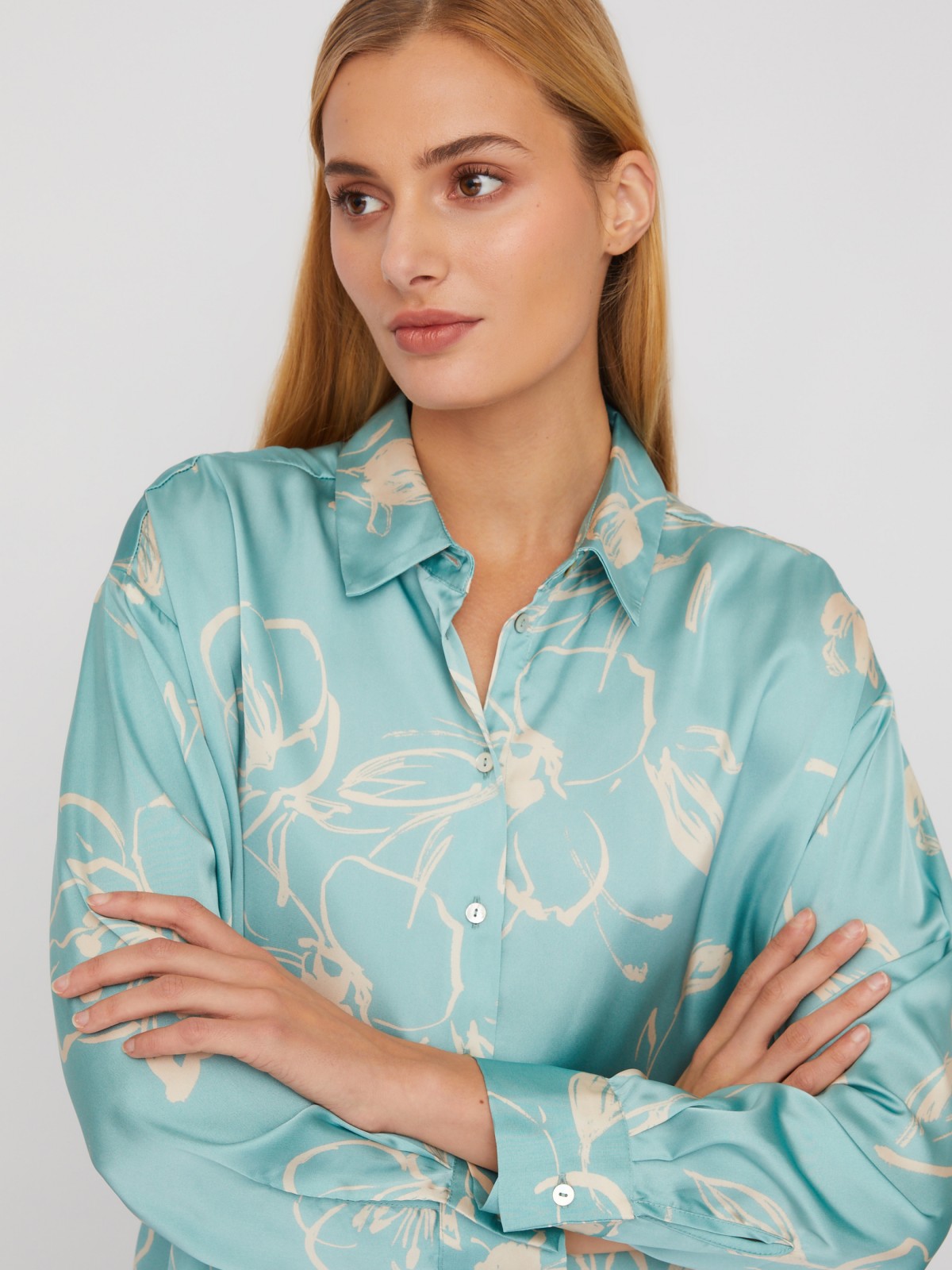 Рубашка оверсайз силуэта из атласной ткани с цветочным принтом zolla 02411117Y573, размер XS - фото 4