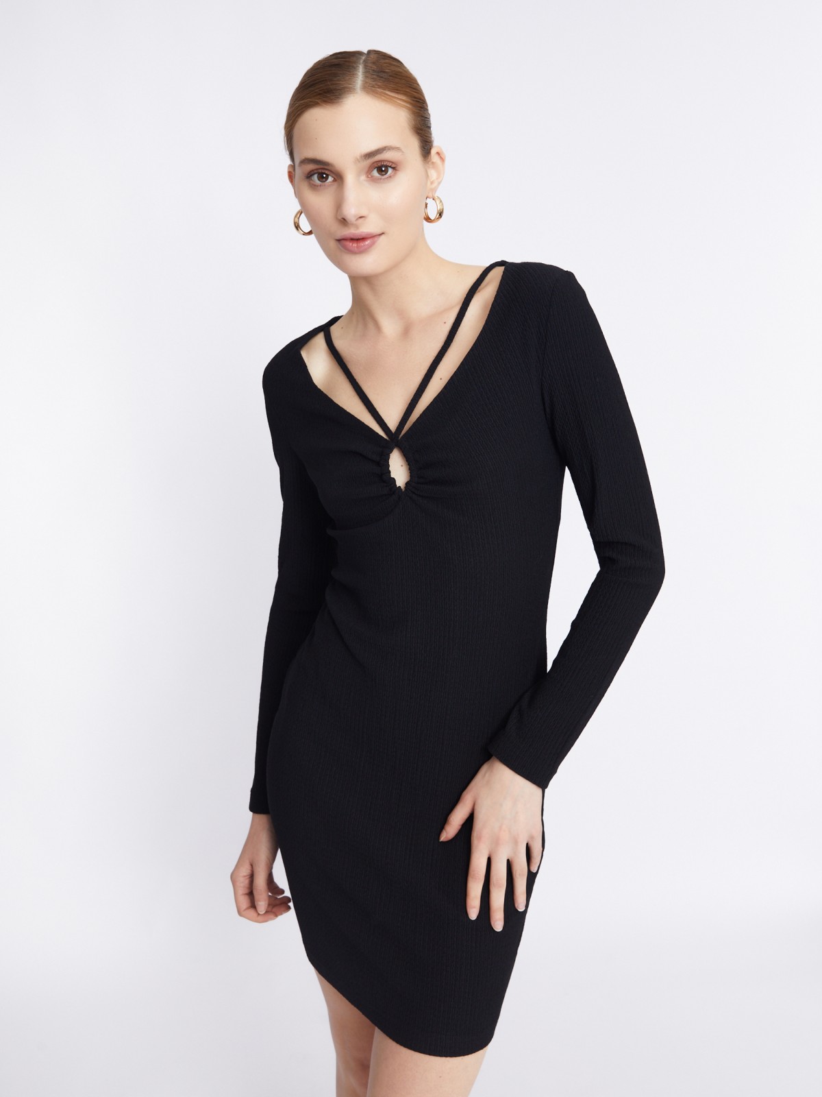 Трикотажное платье длины мини с акцентным вырезом zolla 223338159151, цвет черный, размер XS - фото 1