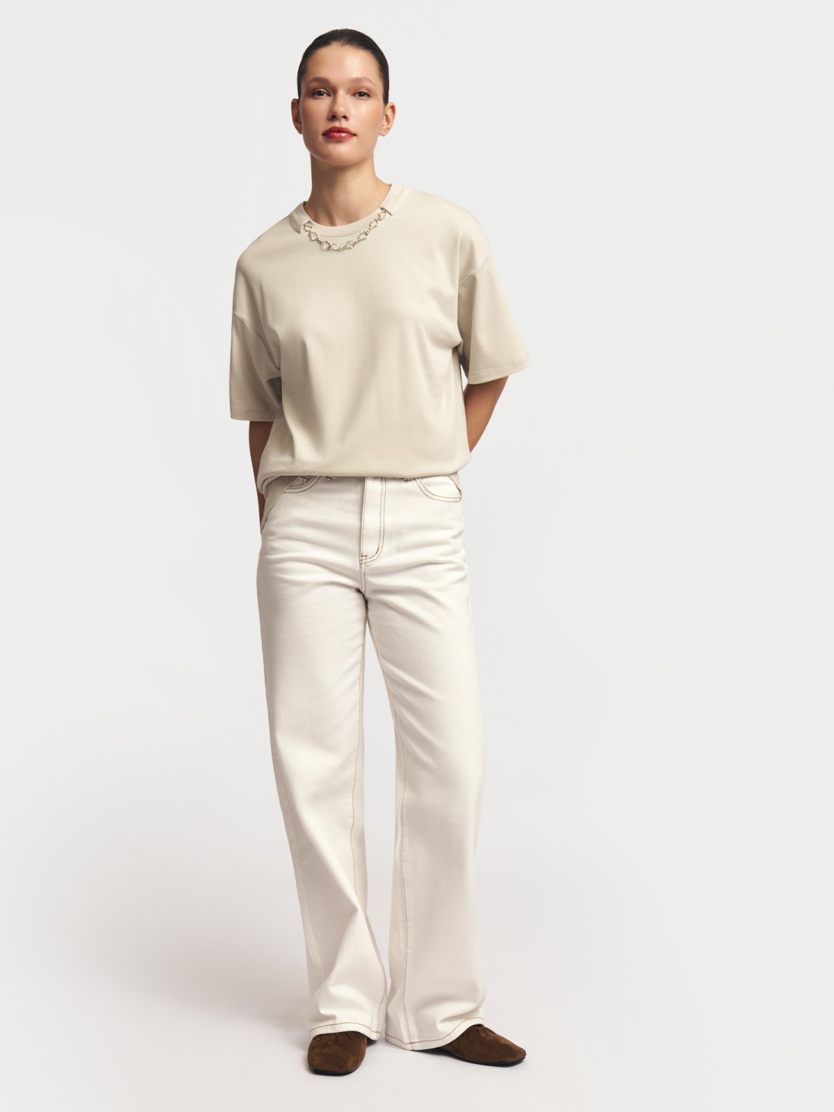 Футболка из хлопка с цепочкой