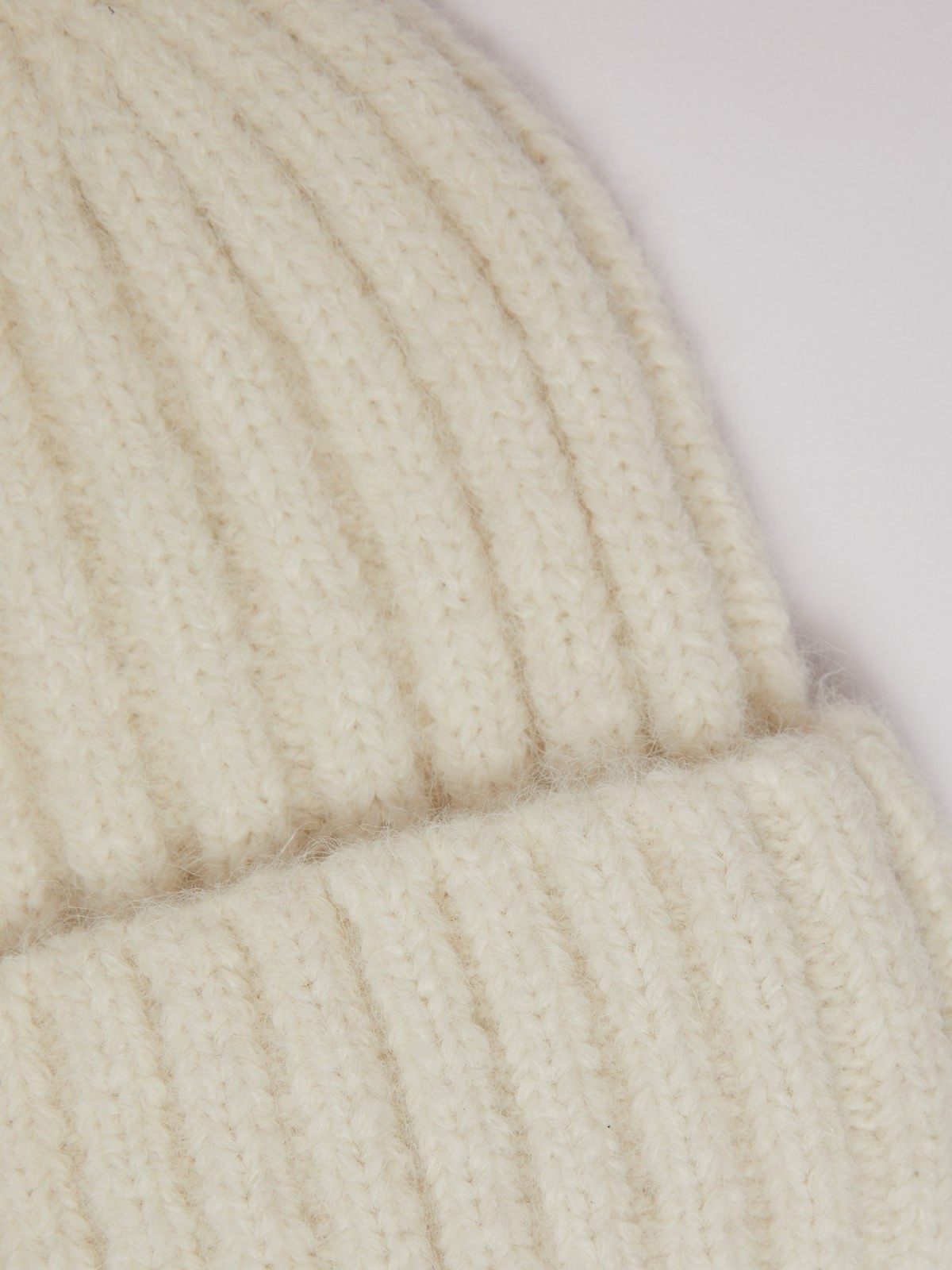 Тёплая вязаная шапка-бини из шерсти с отворотом