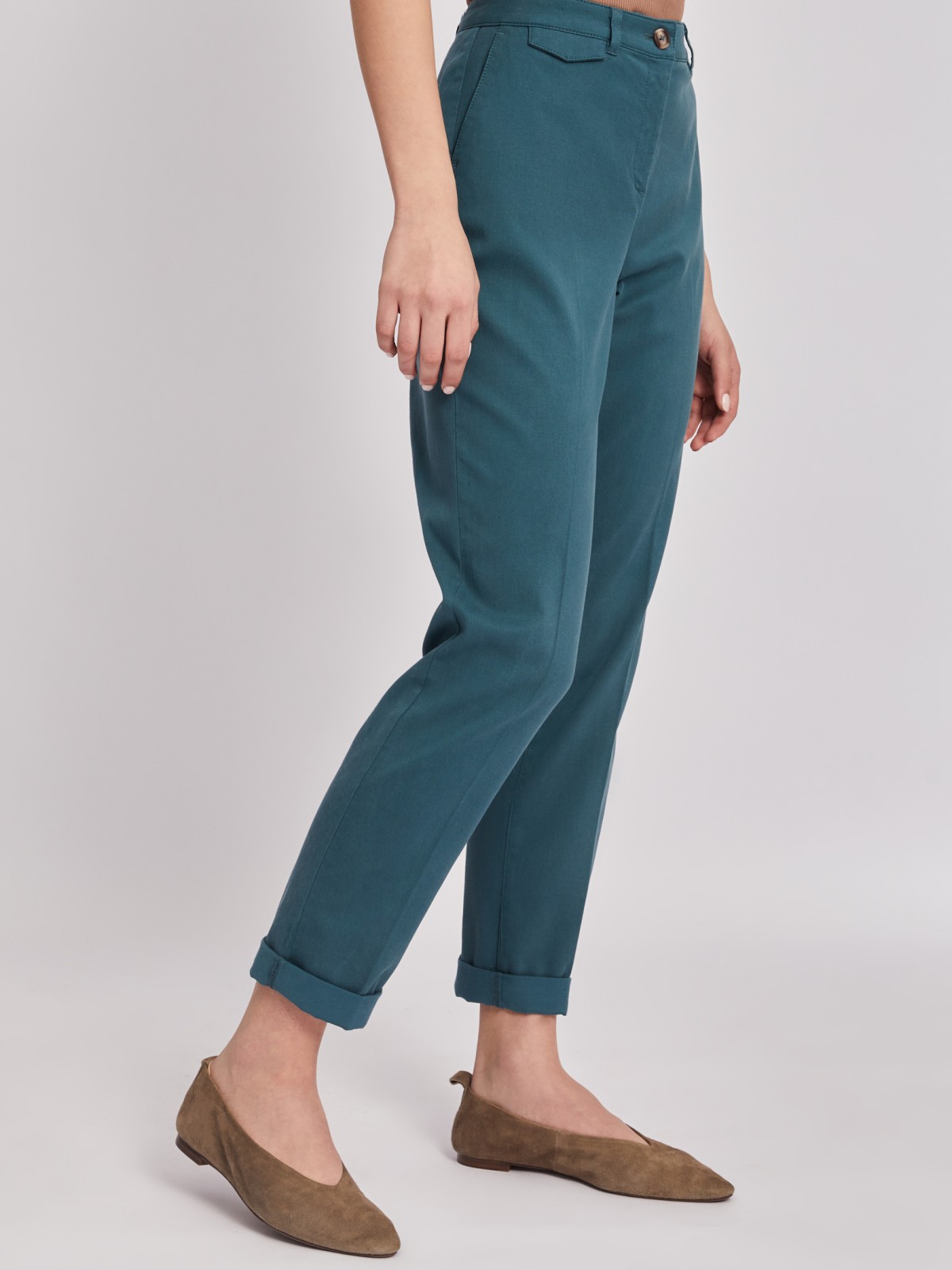 Брюки-чинос со средней посадкой