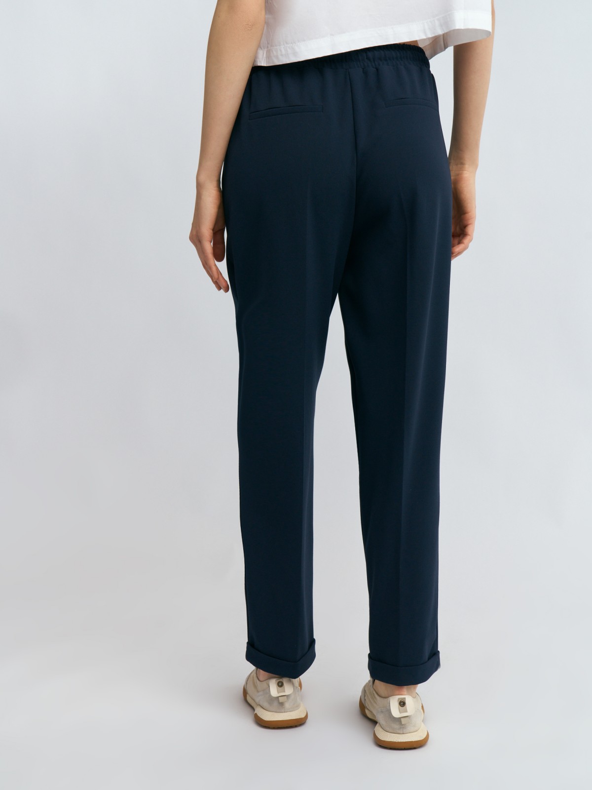 Брюки-джоггеры на резинке со стрелками