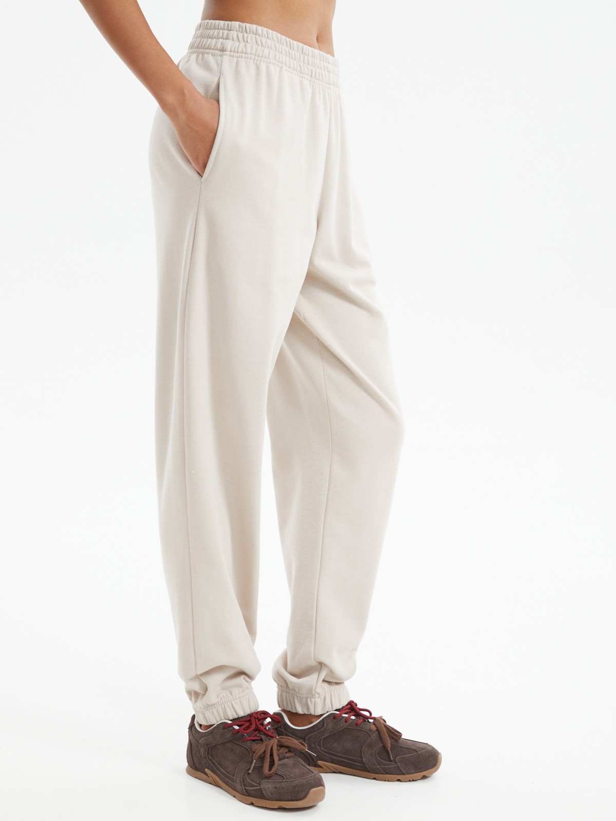 Утеплённые брюки-джоггеры из хлопка на резинке