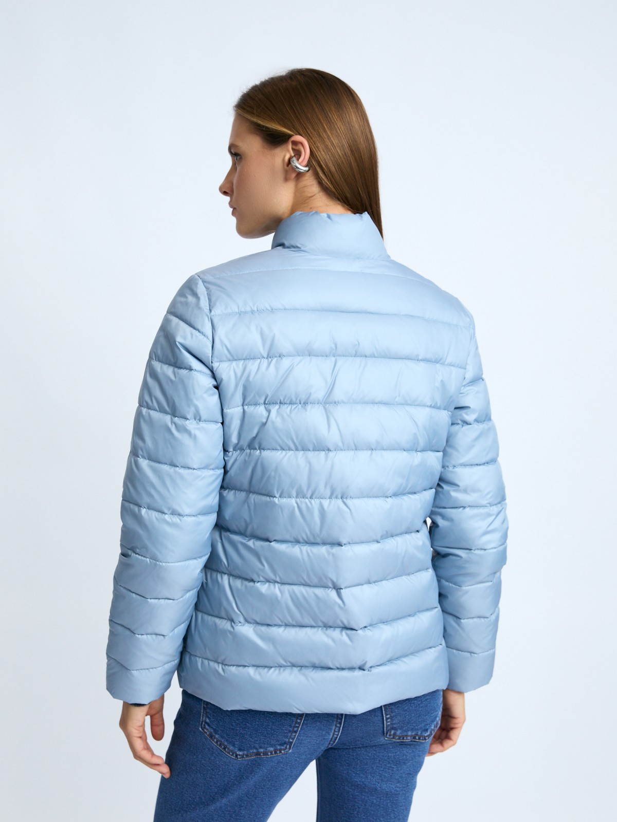 Утеплённая короткая куртка на молнии с воротником