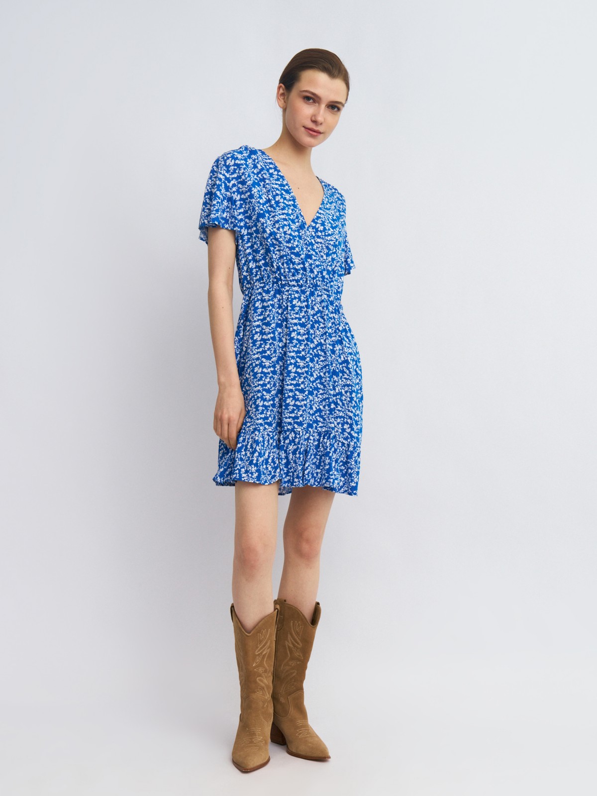 Платье длины мини из вискозы на резинке