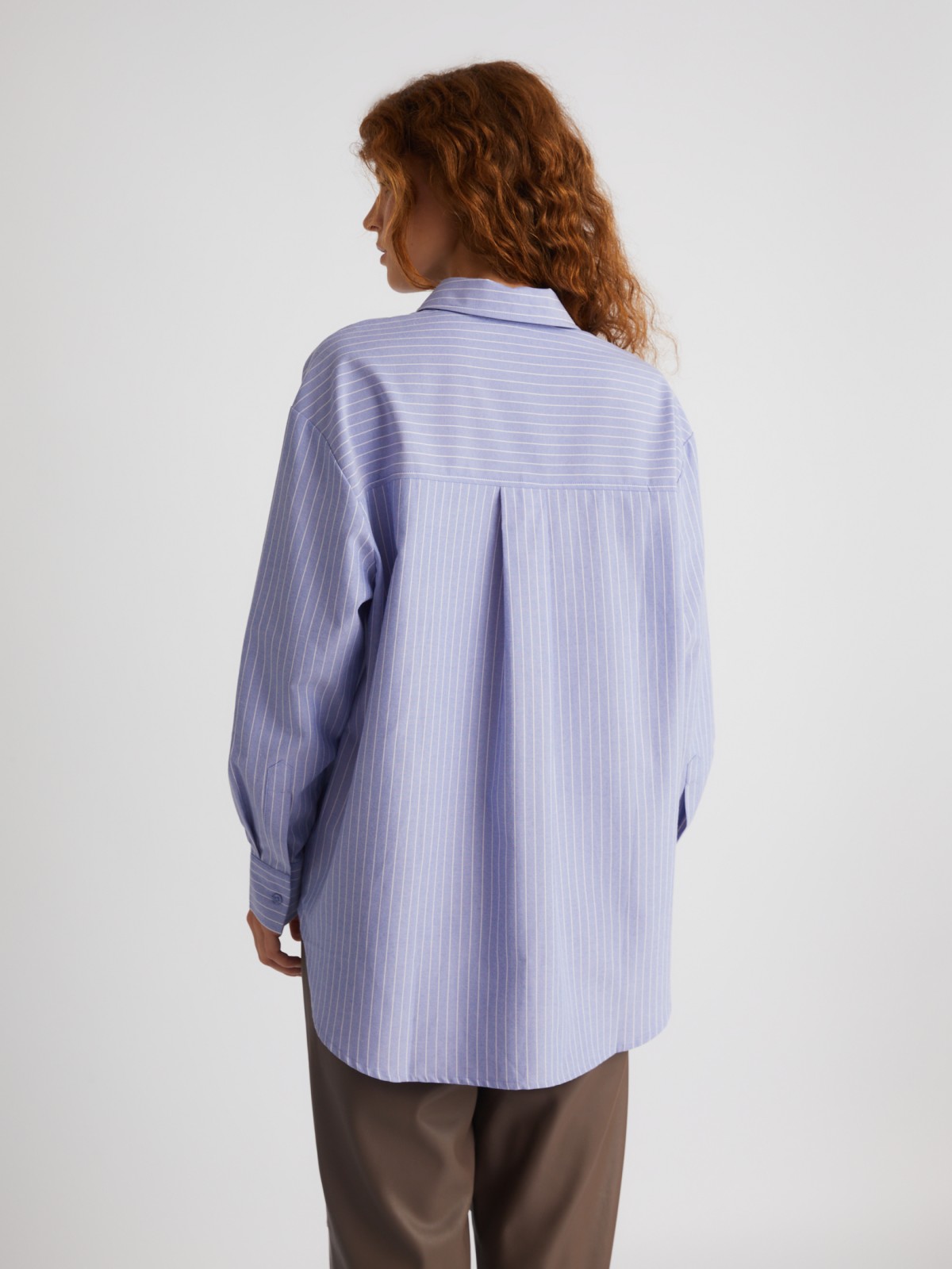 Офисная рубашка оверсайз силуэта в полоску с декоративной брошью zolla 023331162073, цвет светло-голубой, размер XS - фото 5