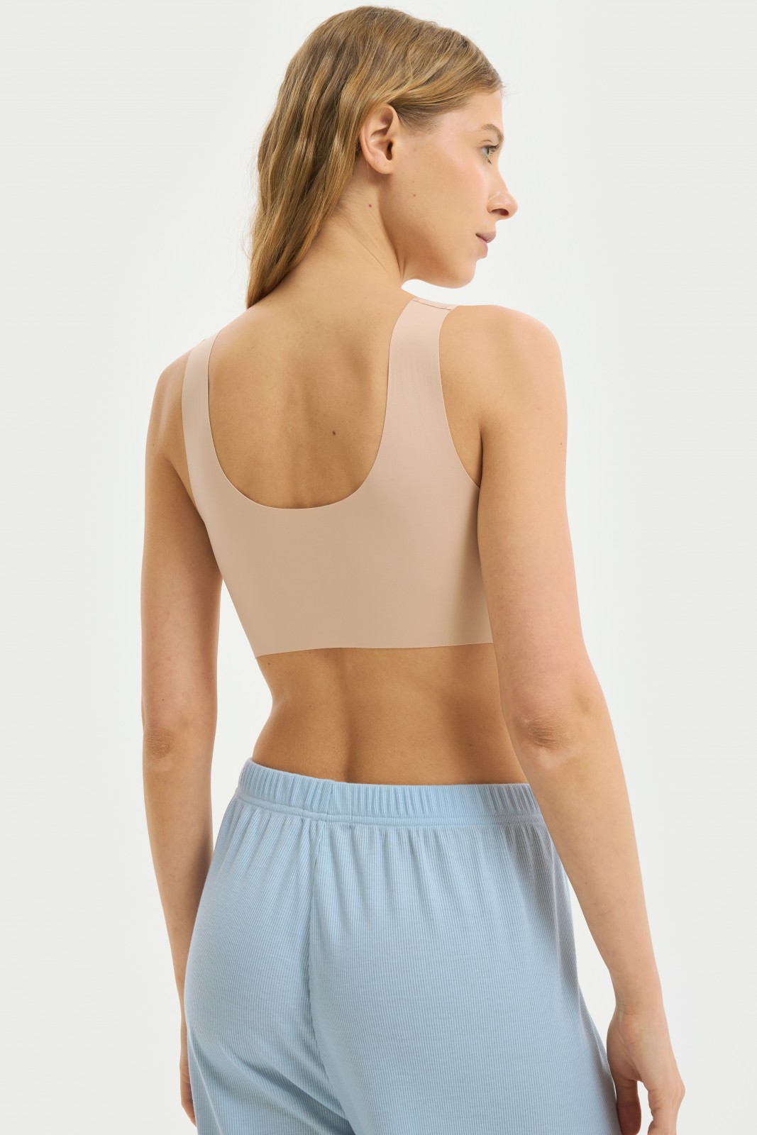 Бесшовный бельевой топ с вкладышами