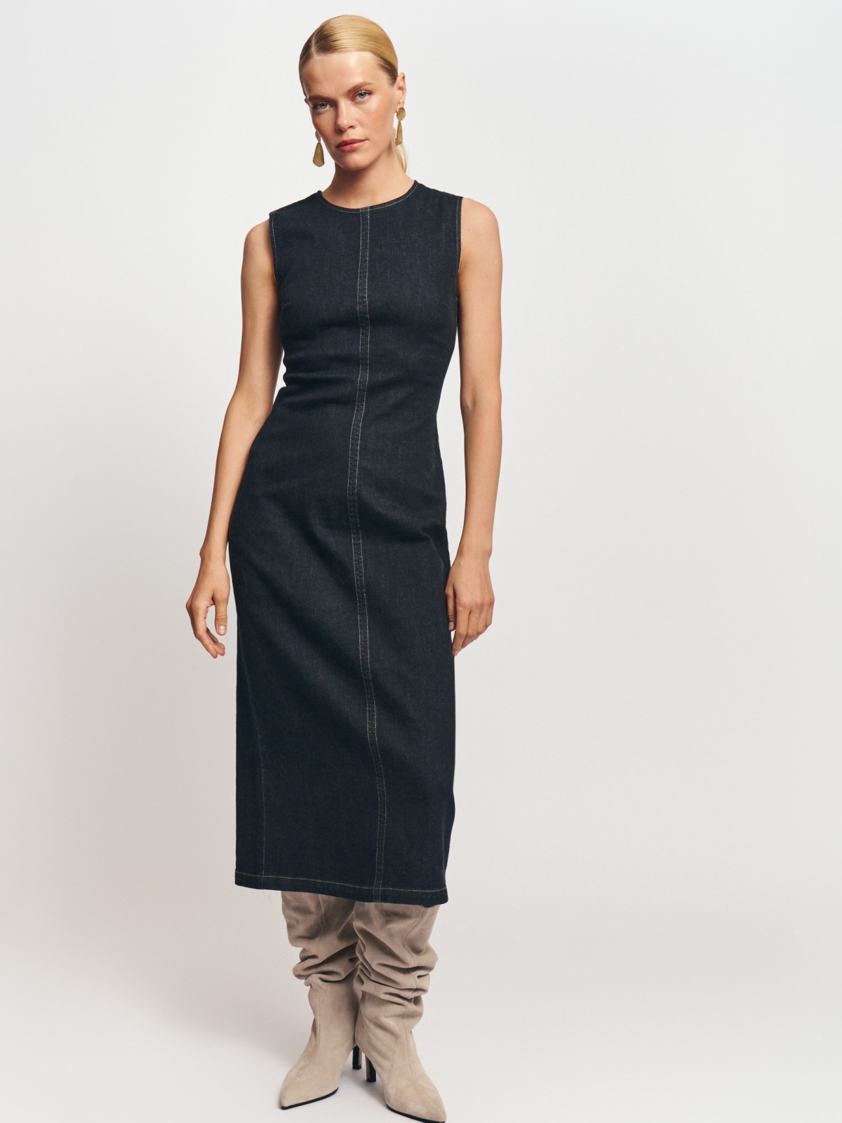 Джинсовое платье миди из хлопка без рукавов