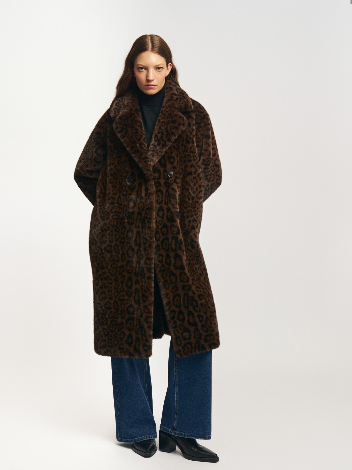 Длинное тёплое пальто-шуба из экомеха