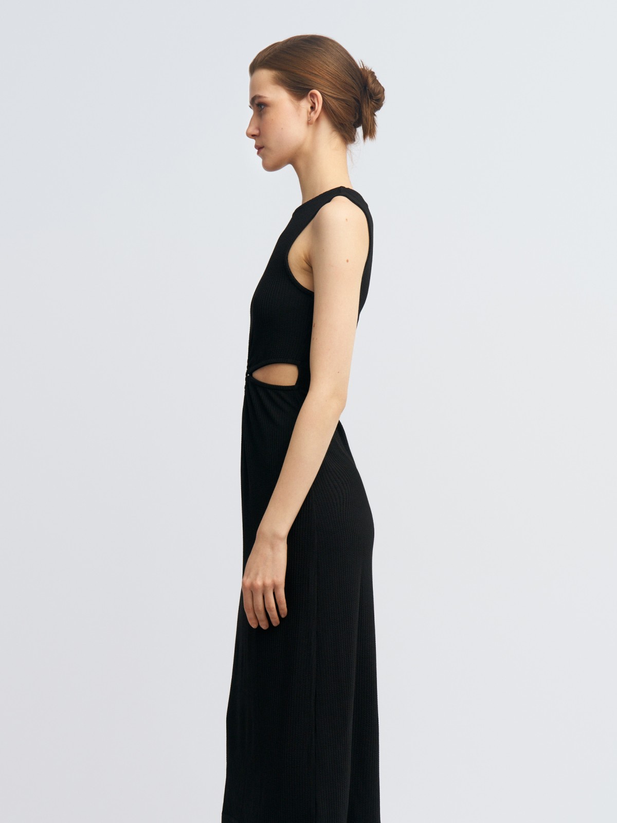 Платье-лапша без рукавов с вырезами на талии