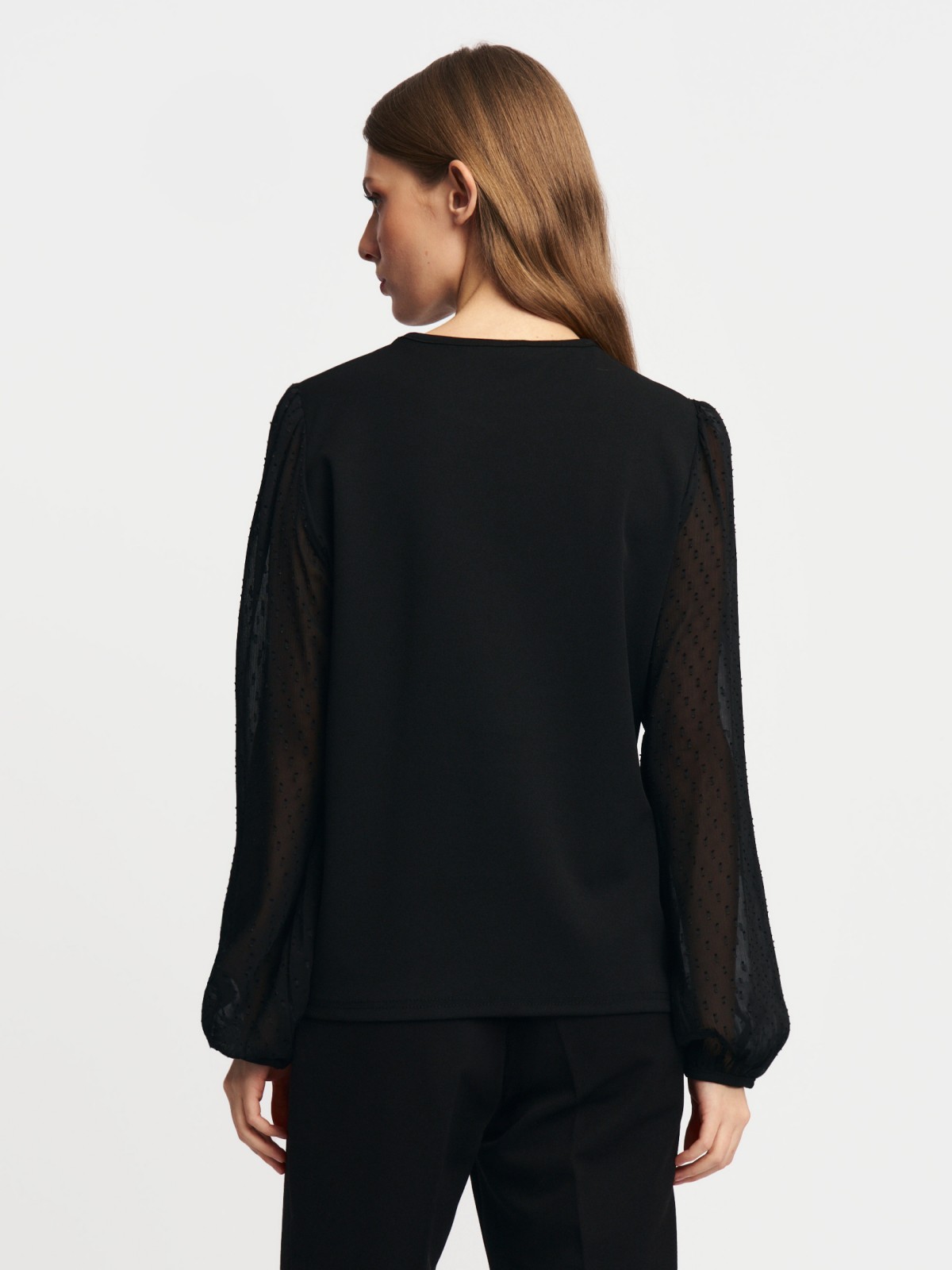 Трикотажная блузка с акцентом на рукавах