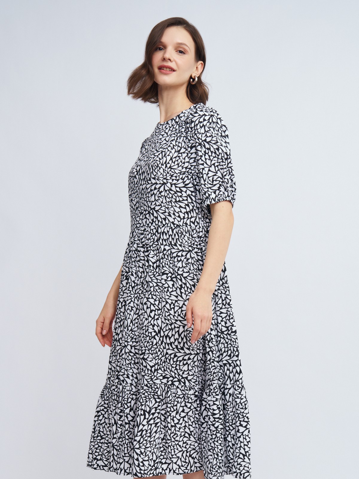 Ярусное платье миди с принтом в сердечко