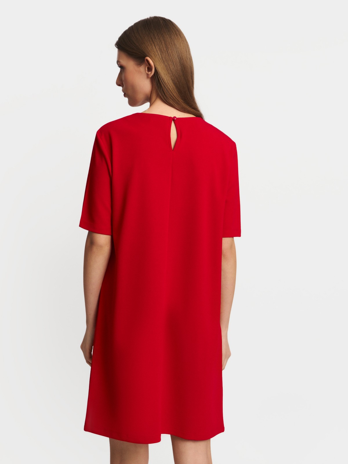 Платье мини с коротким рукавом и цепочкой