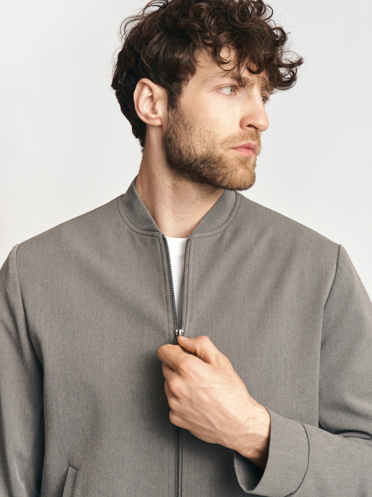 Куртка-бомбер на молнии без утеплителя