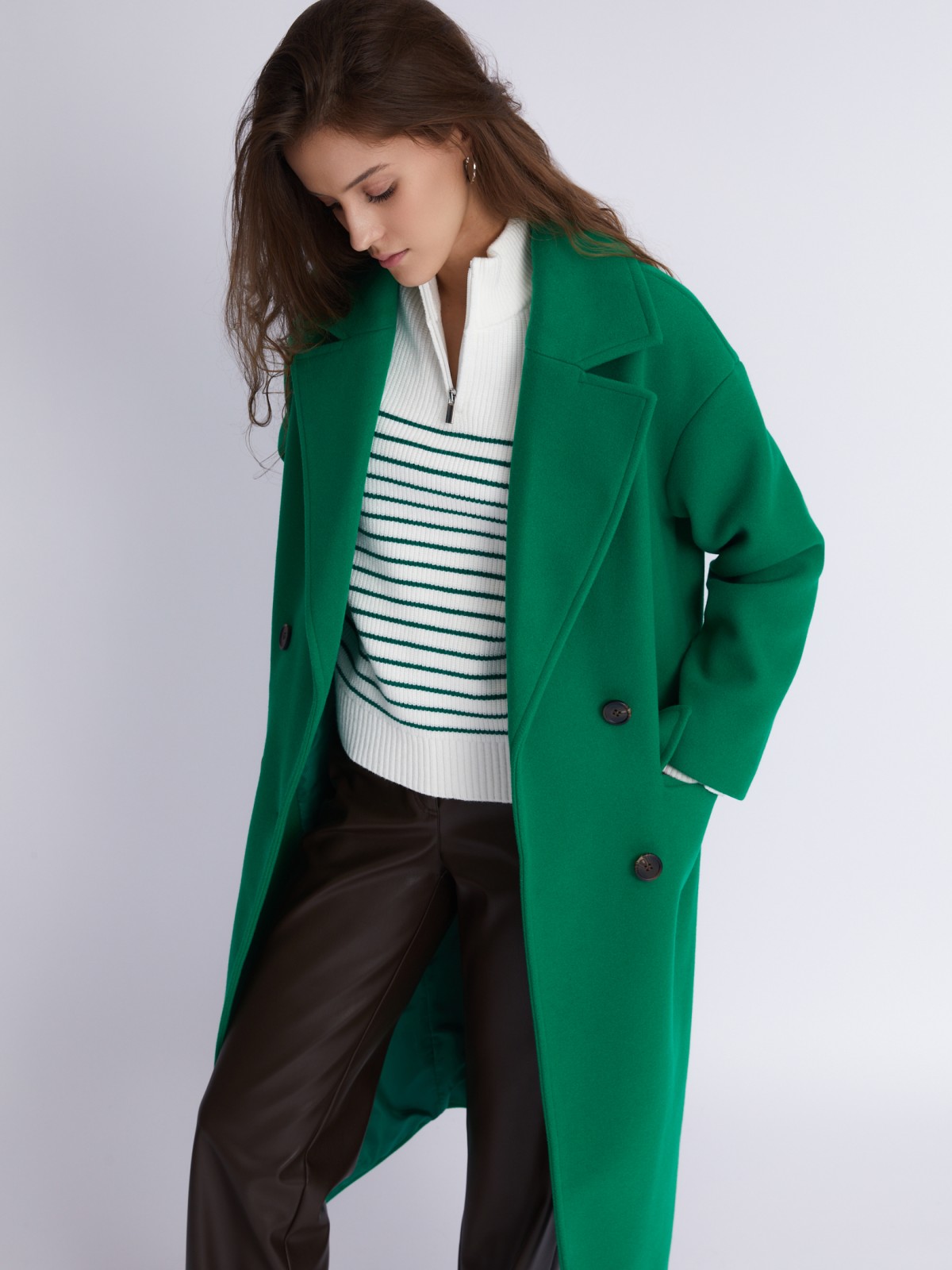 Длинное пальто оверсайз силуэта без утеплителя на пуговицах с поясом