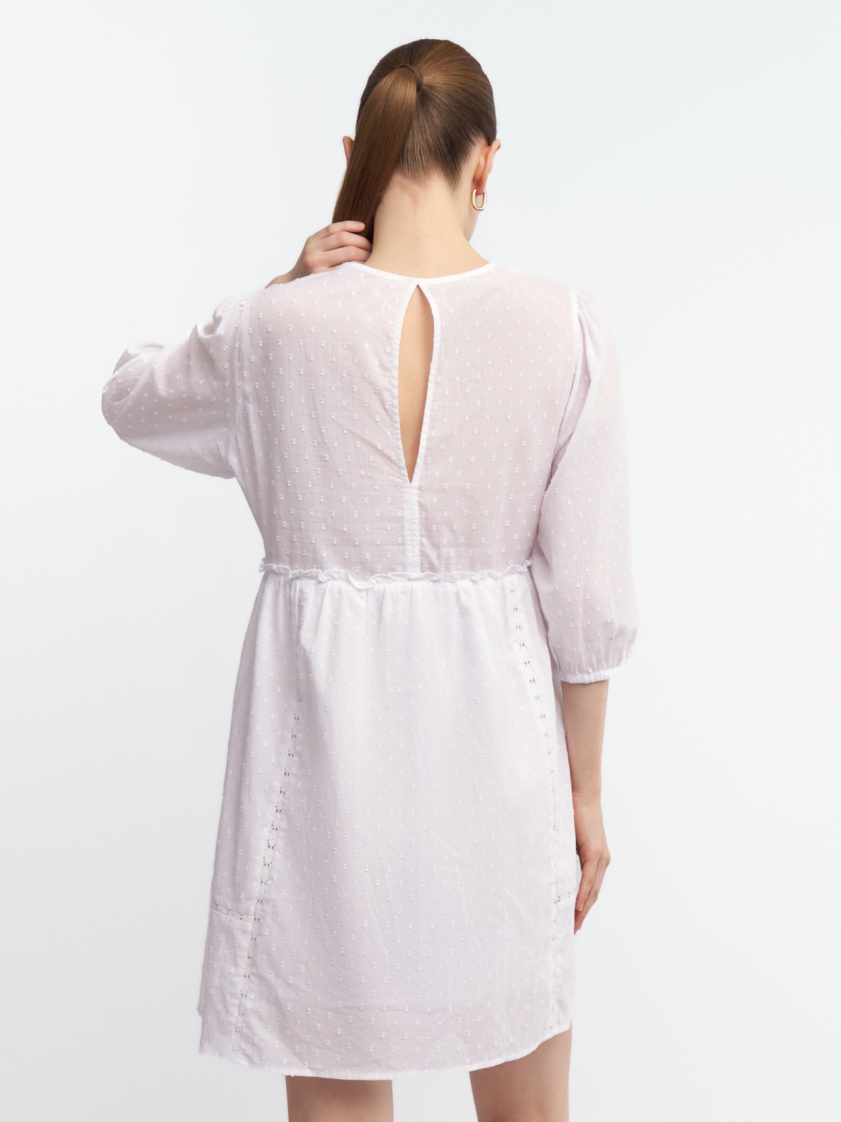 Платье из хлопка с кружевом и вырезом