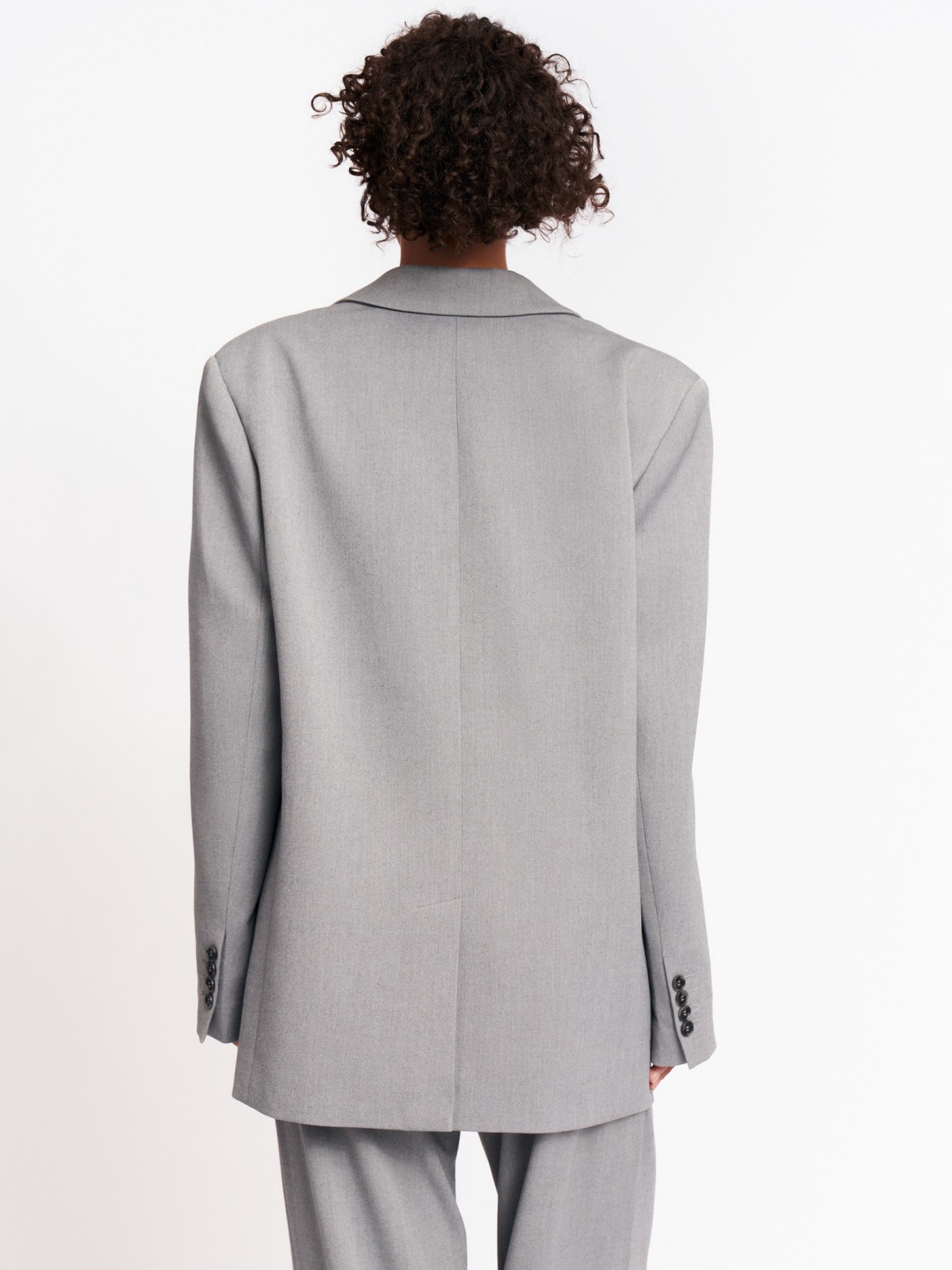 Однобортный жакет оверсайз силуэта