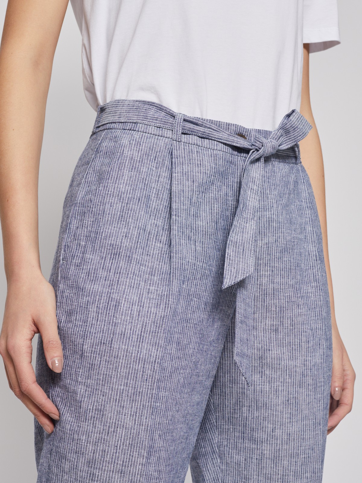 Брюки фасона Carrot с поясом