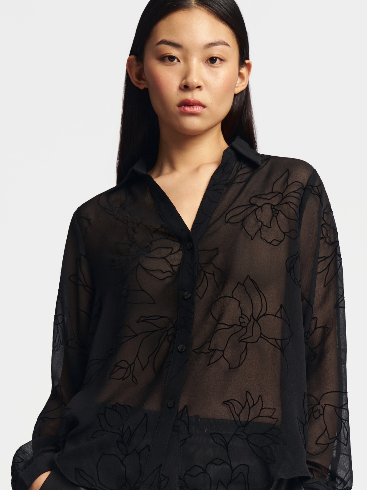 Шифоновая рубашка с вырезом на груди