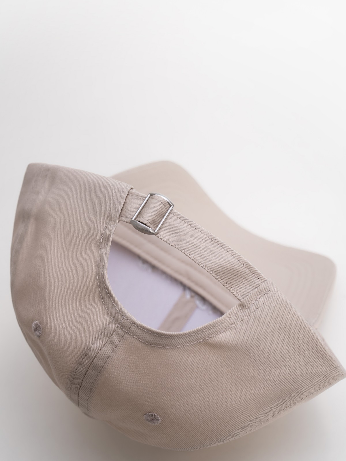 Бейсболка из хлопка с полукруглым козырьком