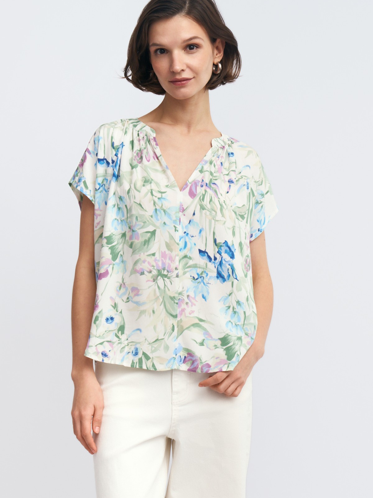 Блузка из вискозы с цветочным принтом
