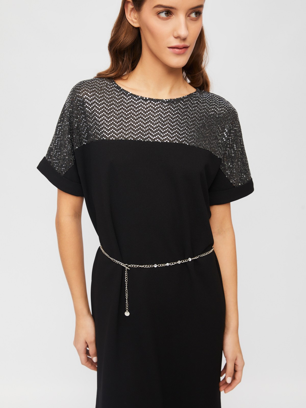 Платье мини с акцентной кокеткой и цепочкой на талии zolla 023458139113, цвет черный, размер S