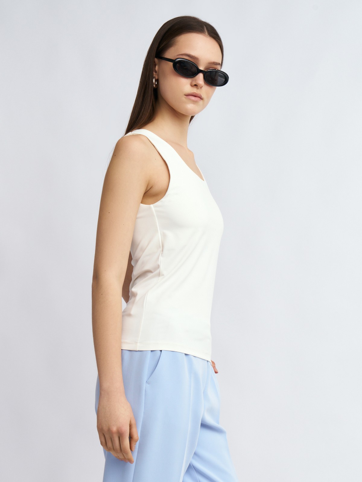 Бесшовный топ-майка без рукавов