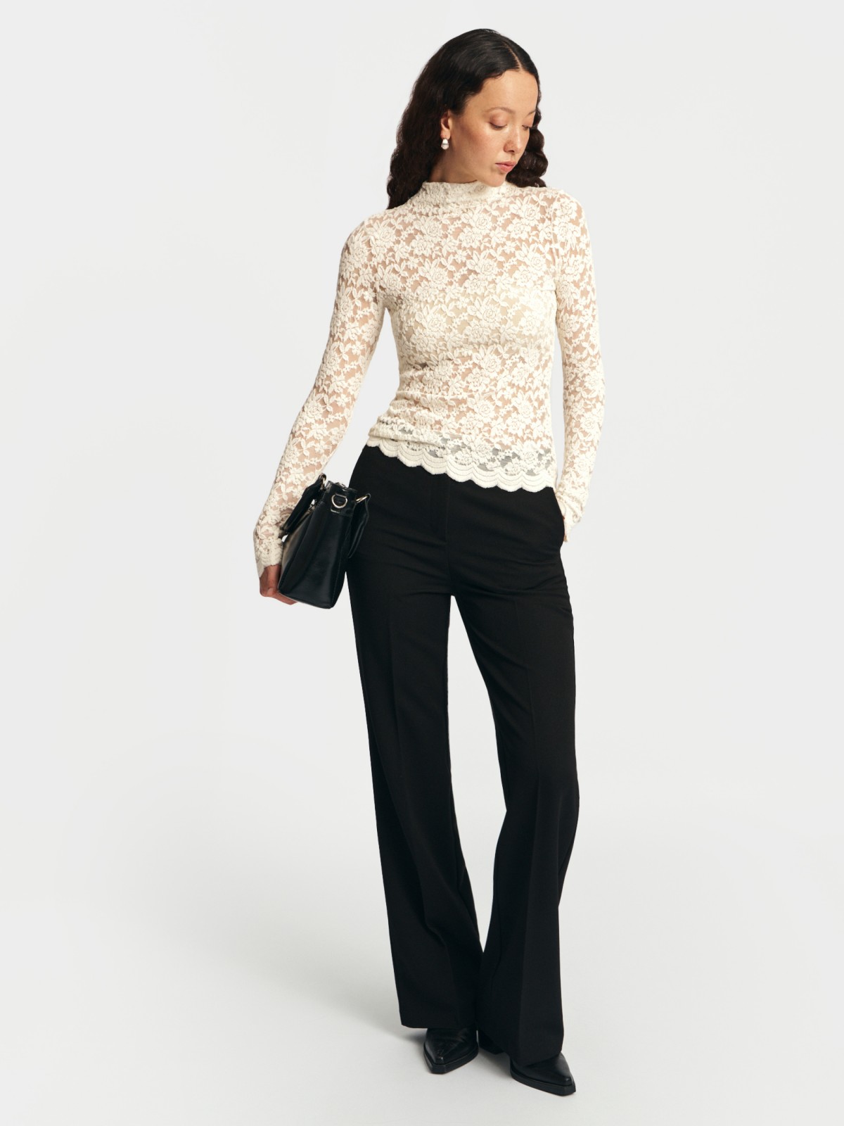 Кружевной лонгслив с длинным рукавом