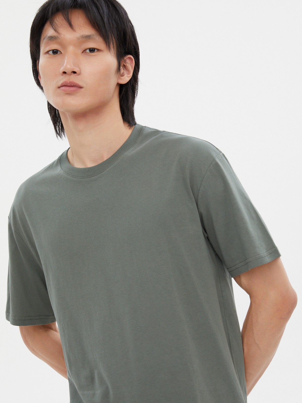 Однотонная базовая футболка из хлопка