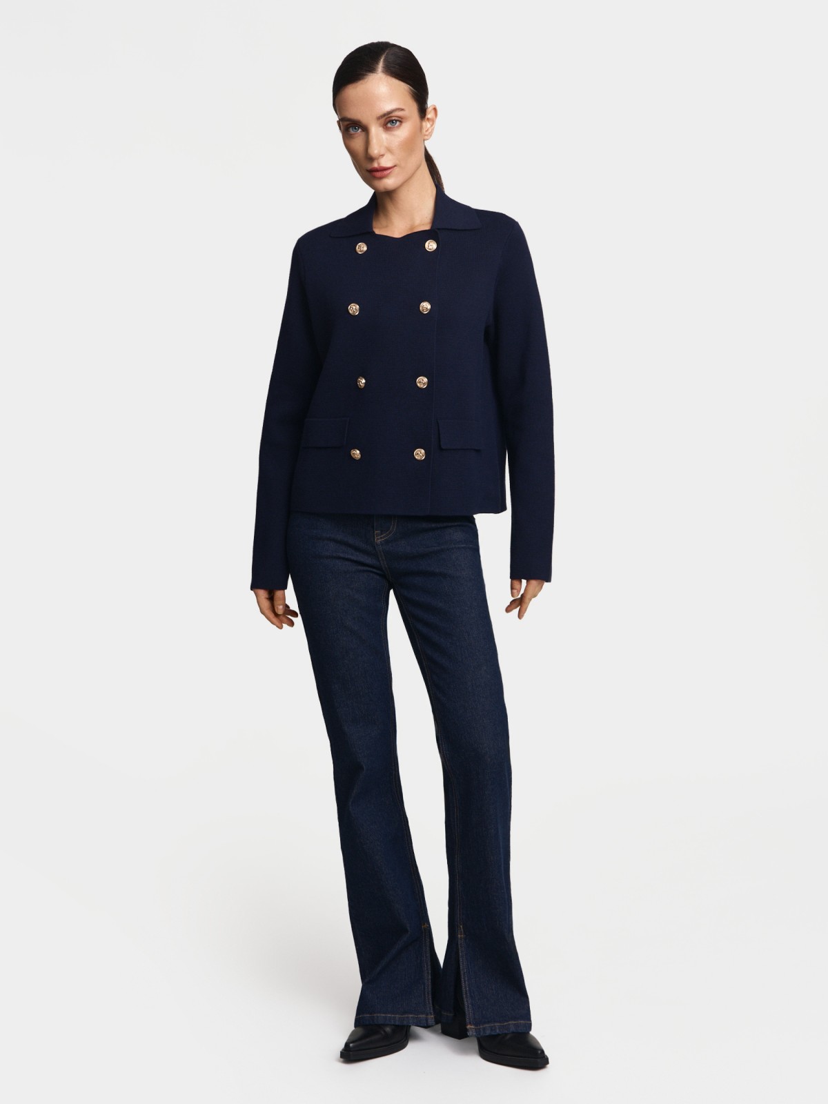 Короткий кардиган-жакет на пуговицах