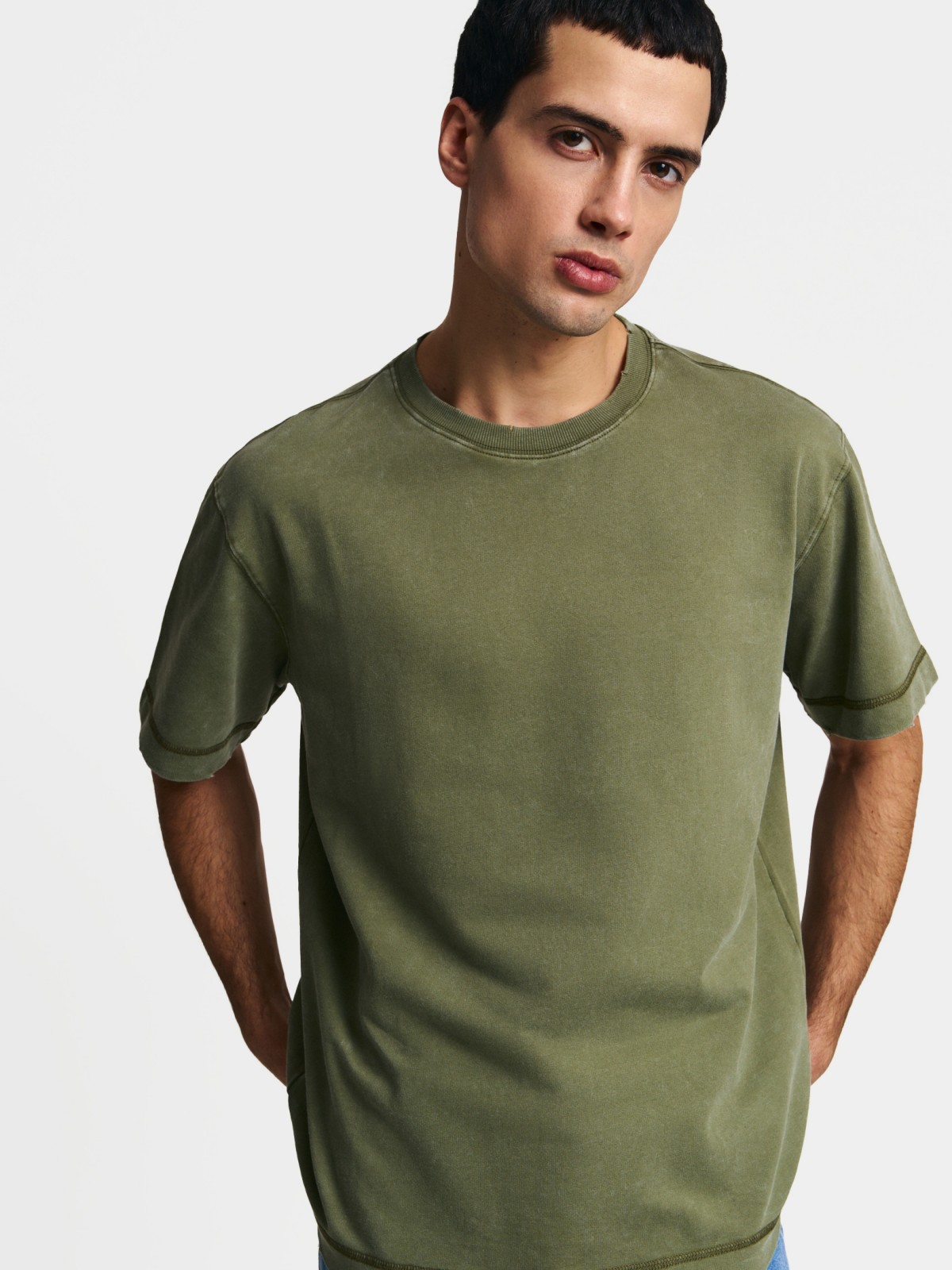 Однотонная базовая футболка из хлопка