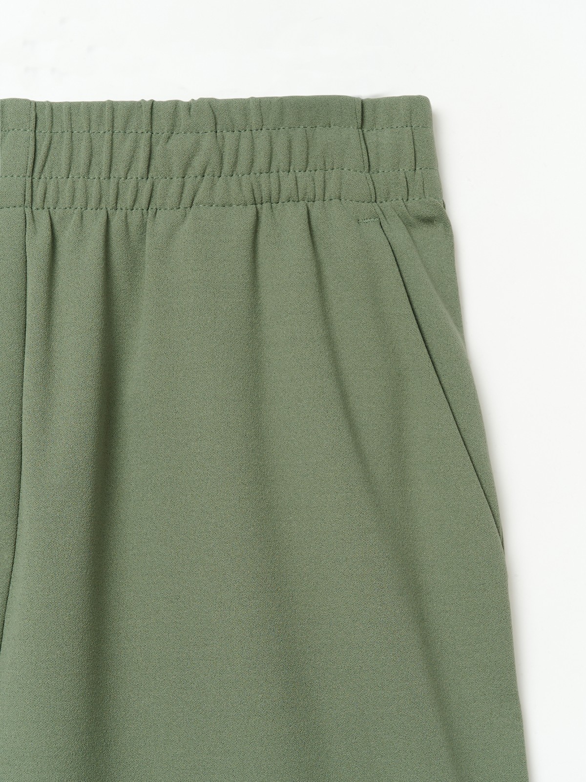 Брюки на резинке с карманами