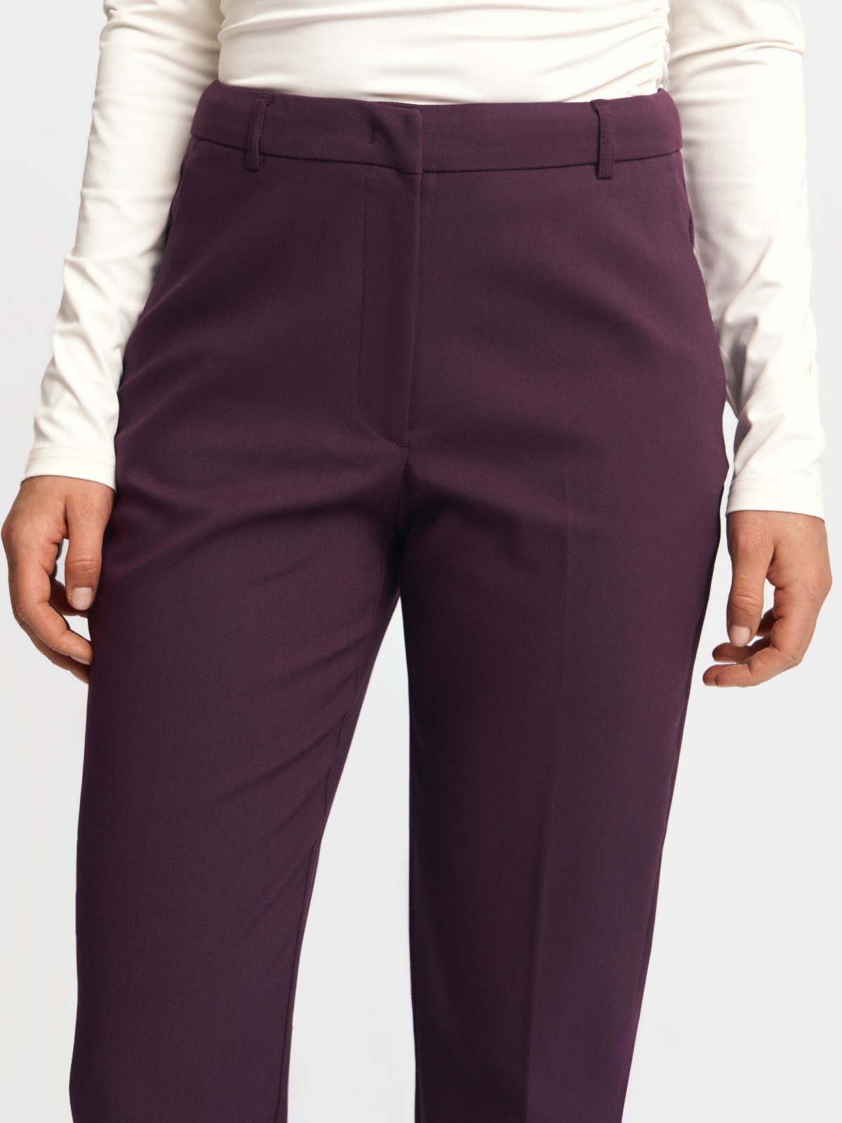 Офисные брюки силуэта Slim