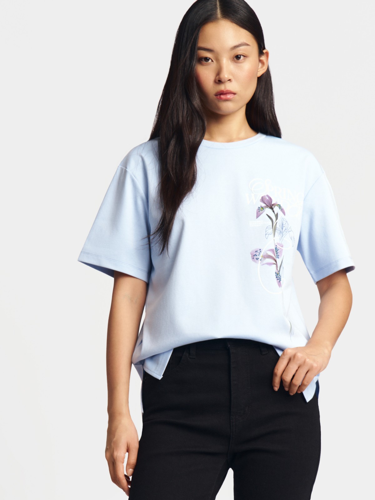 Футболка с принтом и аппликацией