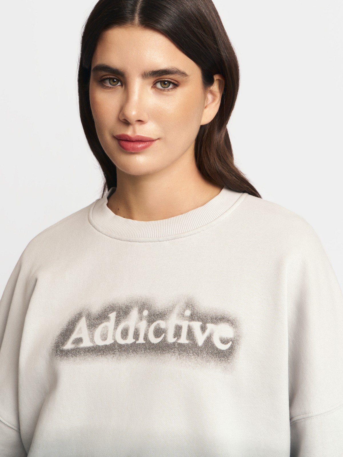 Свитшот оверсайз с надписью