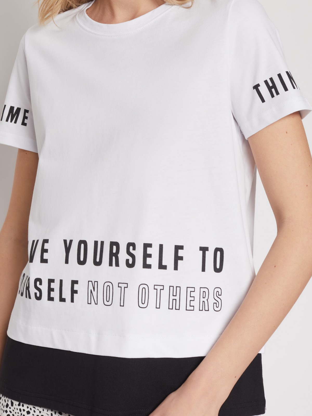 Комбинированная футболка с надписью