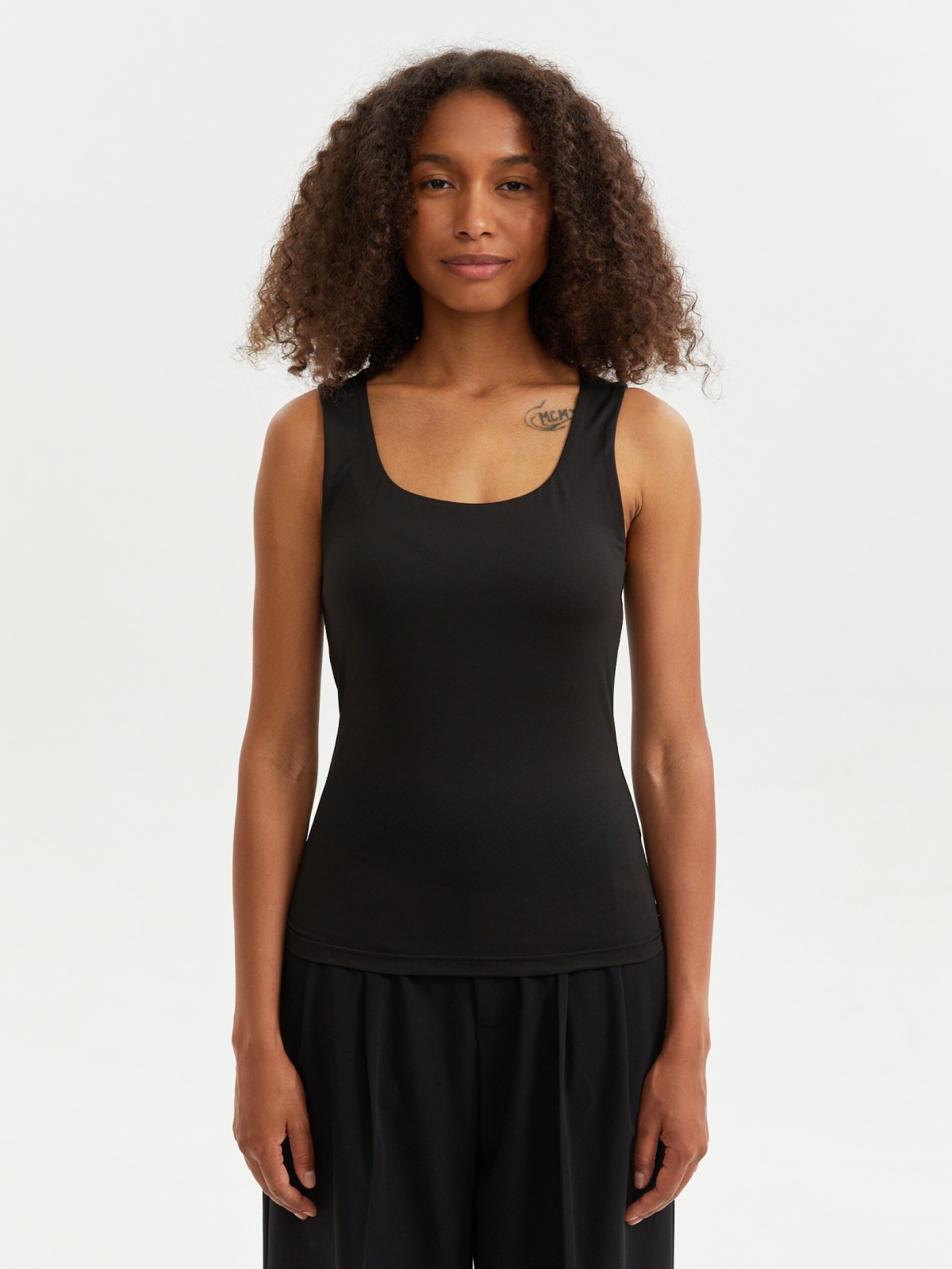 Трикотажный топ без рукавов