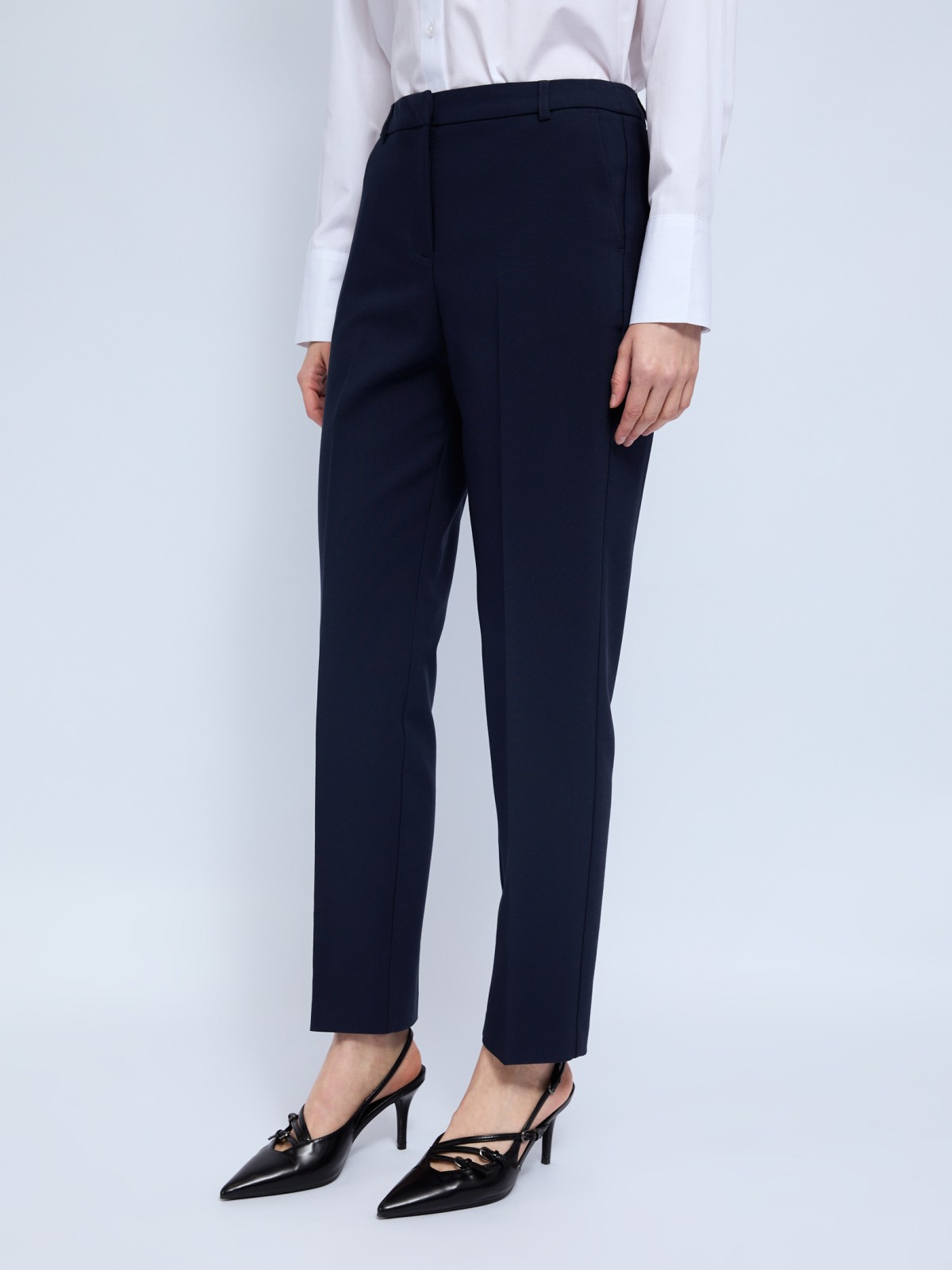 Офисные брюки силуэта Slim со стрелками