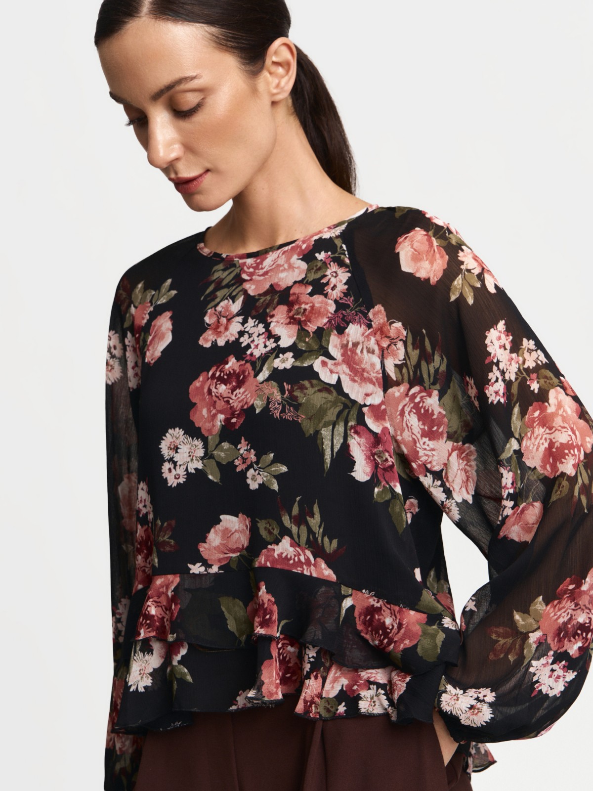 Шифоновая блузка с воланами