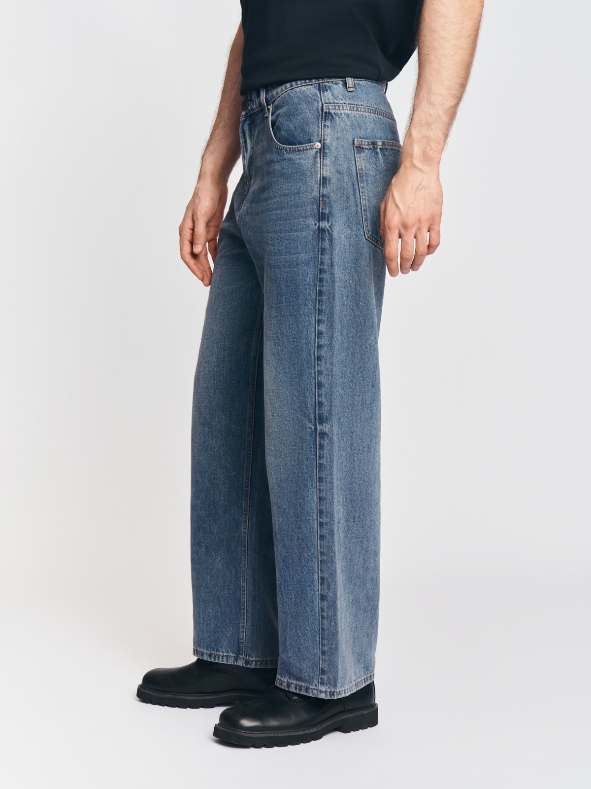 Джинсы фасона Wide