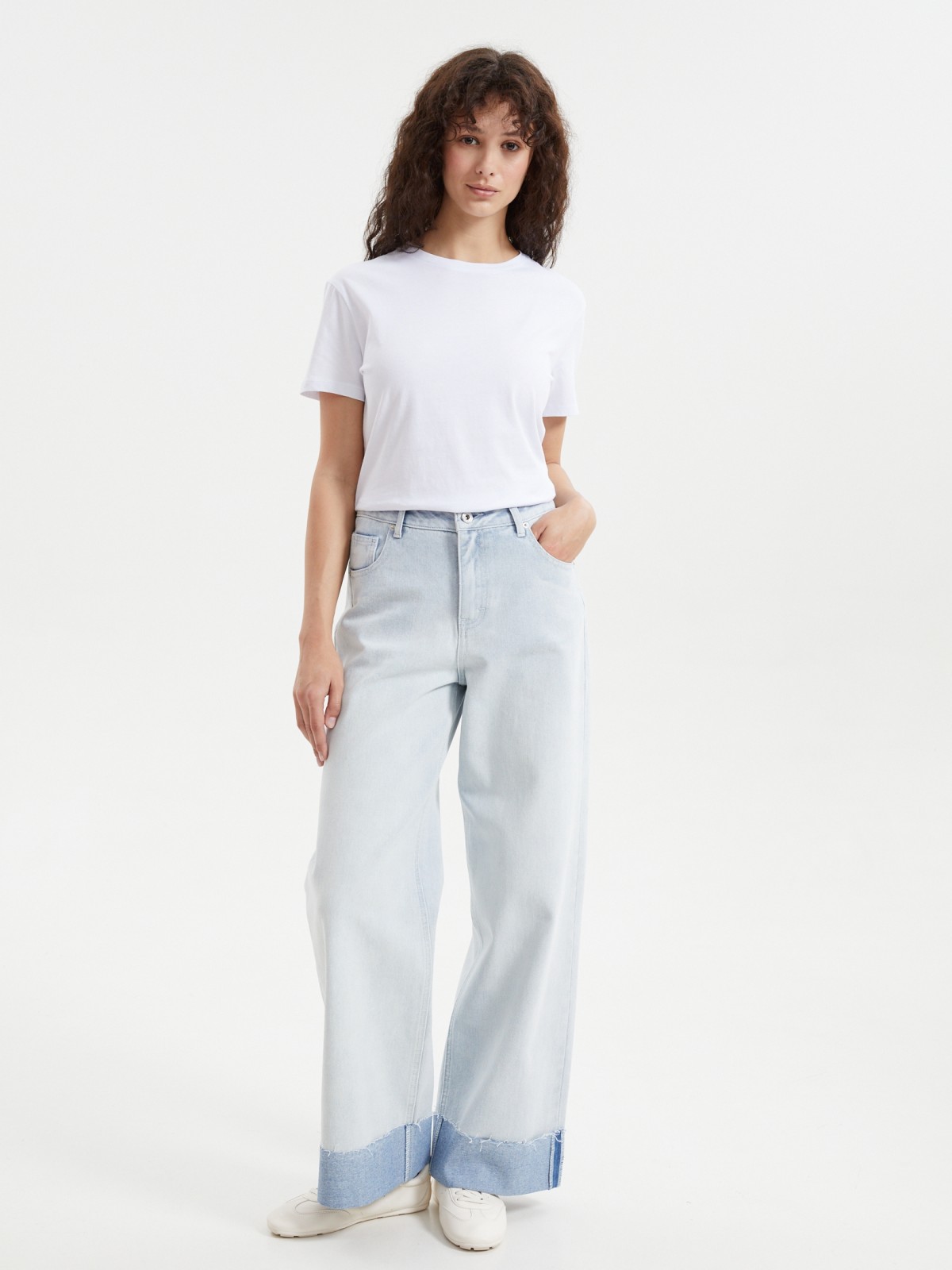 Джинсы силуэта Wide с отворотами