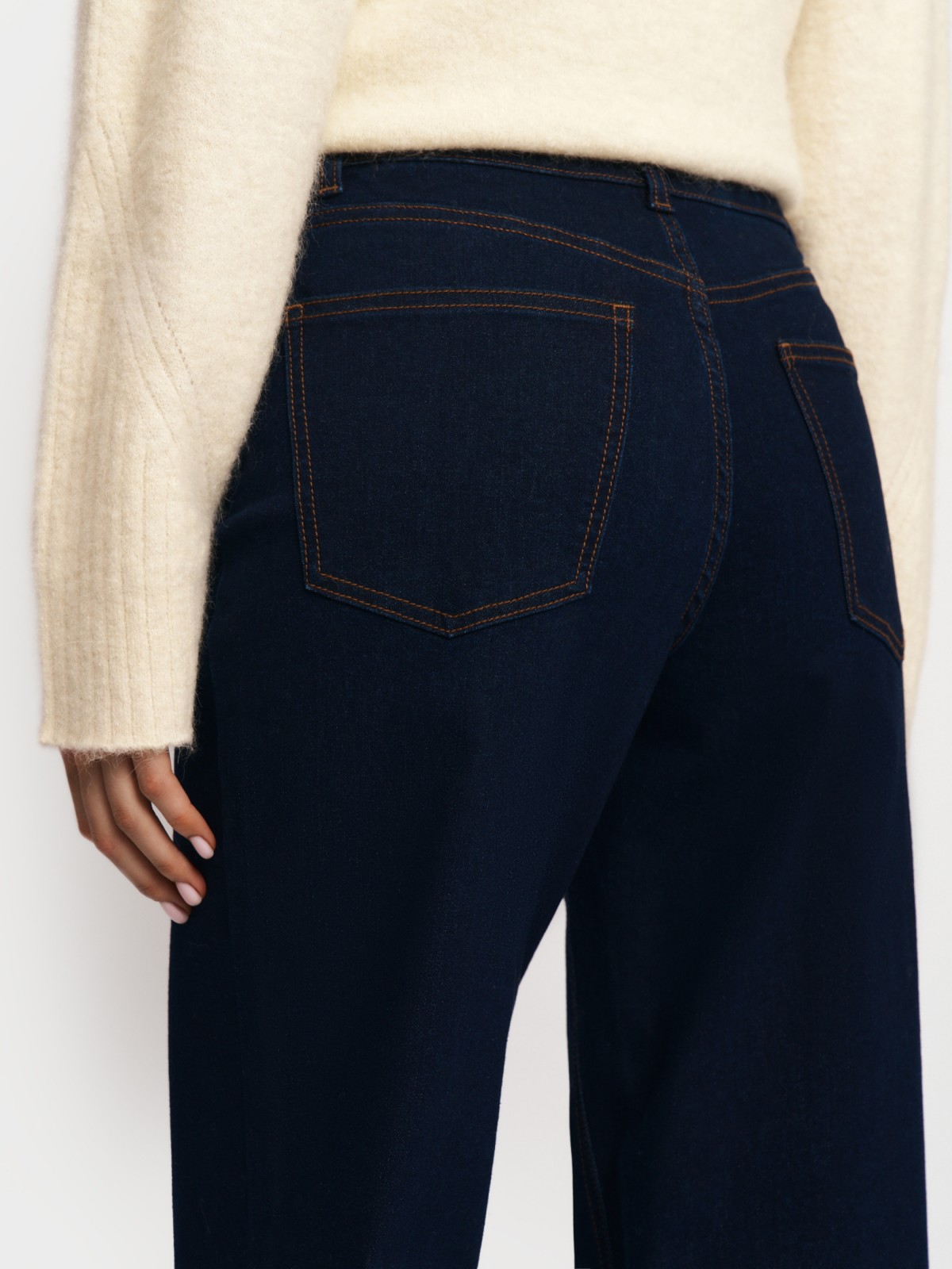 Джинсы прямого силуэта со средней посадкой