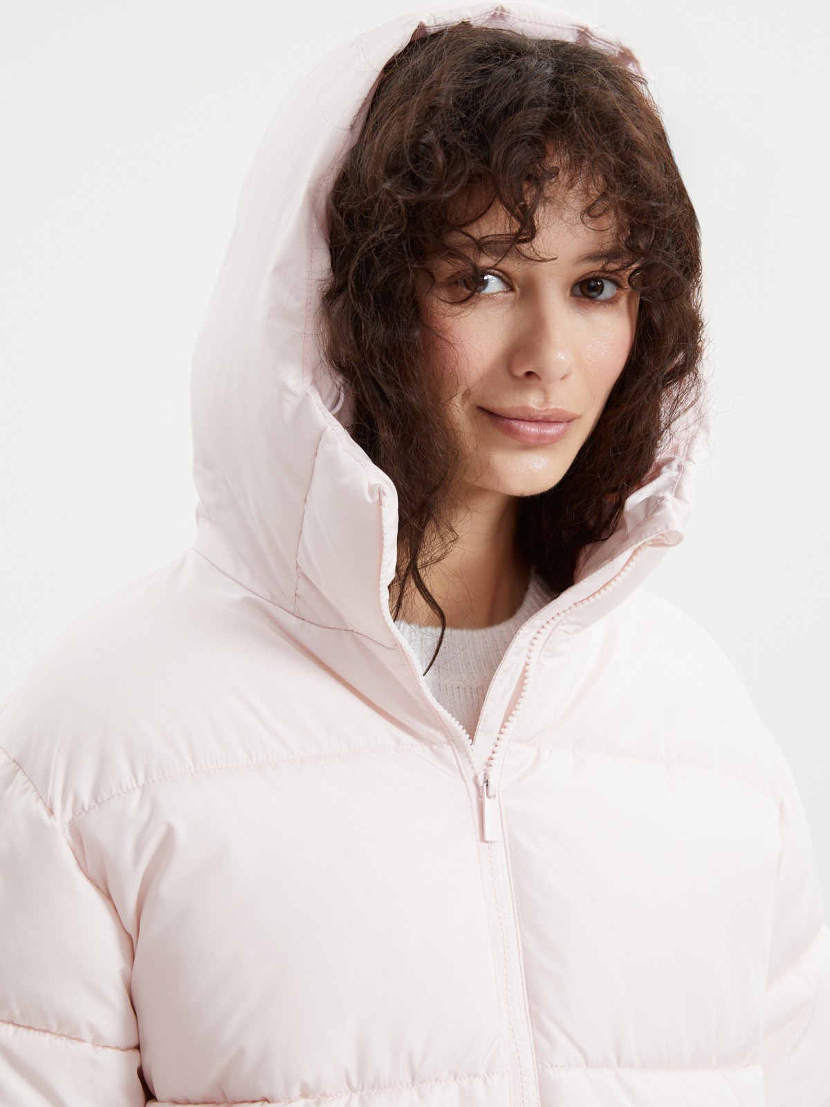 Короткая стёганая куртка с капюшоном